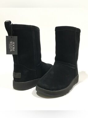 UGG CLASSIC SHORT WEATHER WATERPROOF BOOTS -BLACK SUEDE -US 7 -NEW